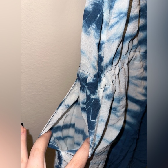 NWT Chaser blue silk ruffle open shoulder tie dye romper M boho vacation beach - Picture 11 of 11